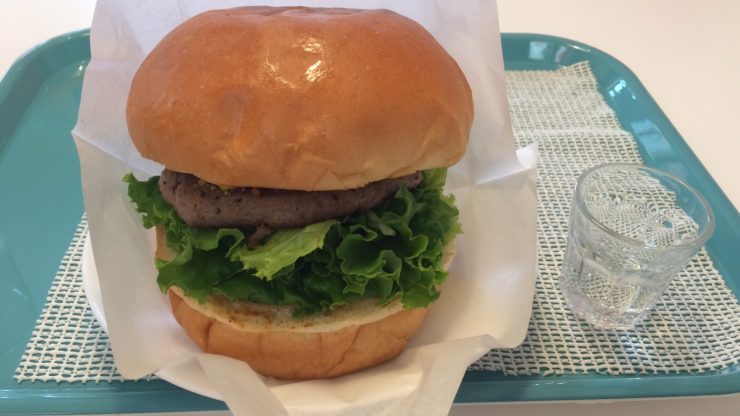 東大阪市吉田駅の近くのハンバーガーショップの美味しそうなハンバーガー♪